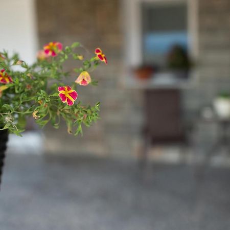 Four Sis Rooms Mangana Ngoại thất bức ảnh