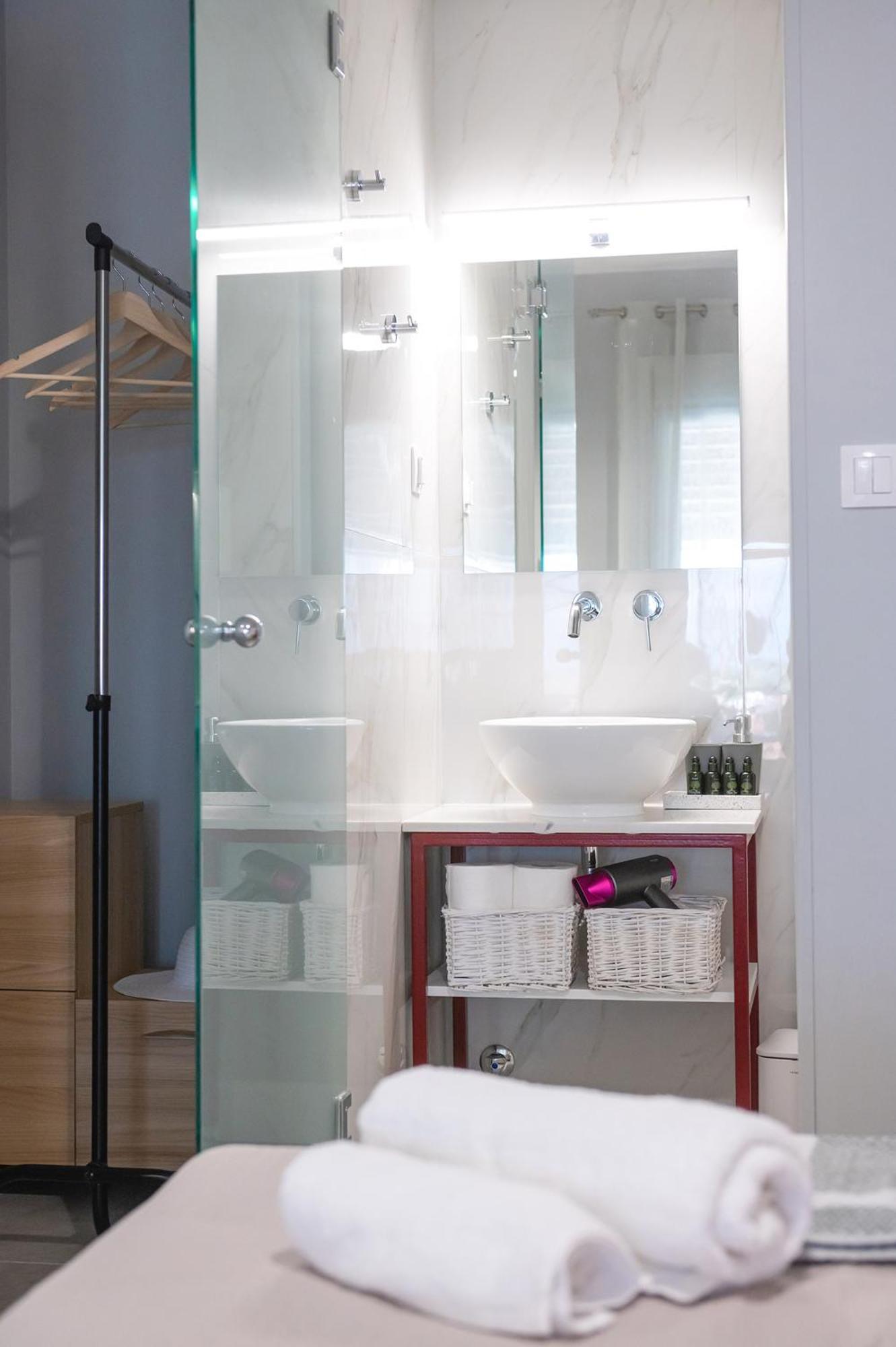 Four Sis Rooms Mangana Ngoại thất bức ảnh